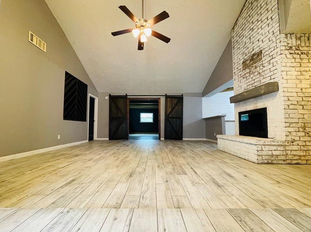 611 Leicester Ln, Houston TX  77034-5445 exterior