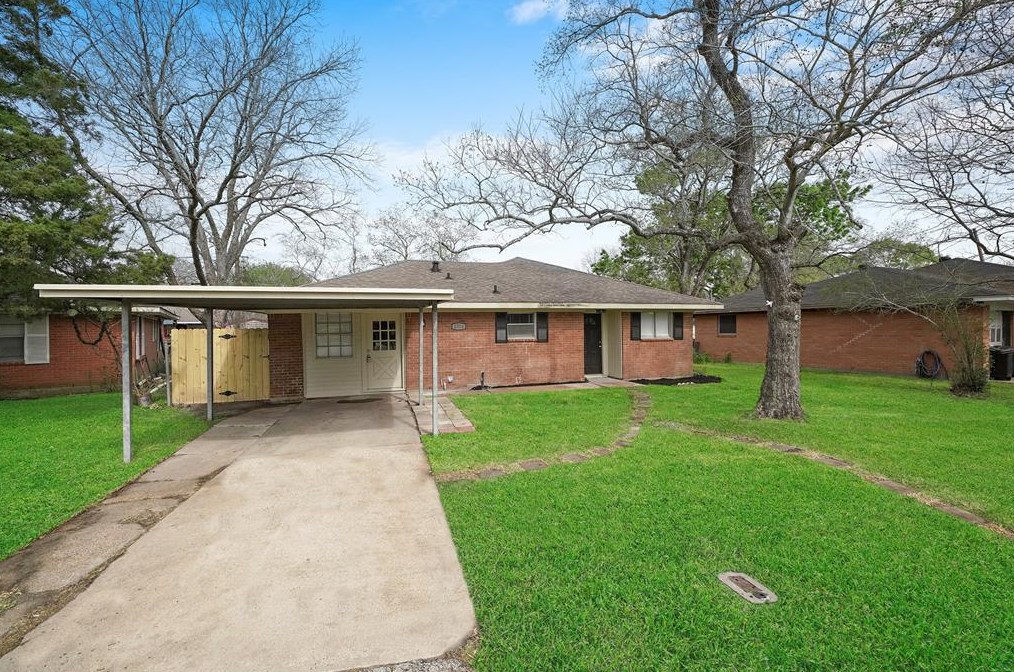 2314 Carl Ct, Stafford, TX 77477