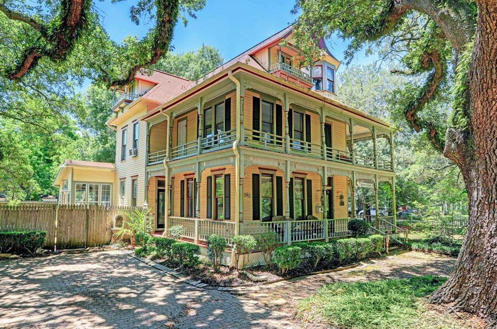 404 Beauregard St, Alvin, TX 77511-2721