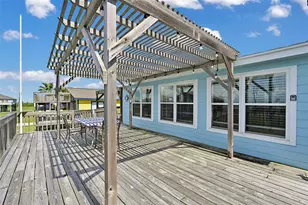 206 Galleon Dr, Freeport, TX 77541 - Photo 2