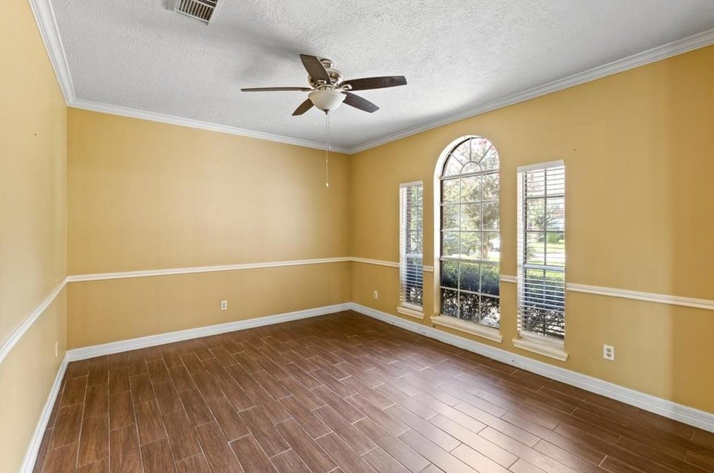 6807 Elmscott Dr, Pasadena TX  77505-4477 exterior