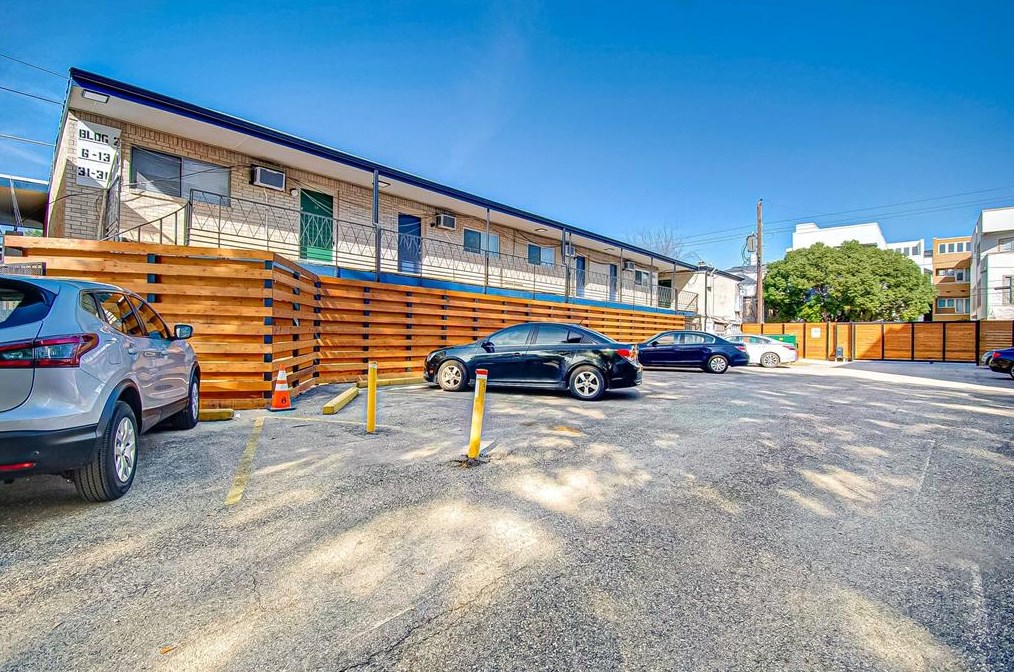 1903 Commonwealth St, Houston TX  77006-1835 exterior