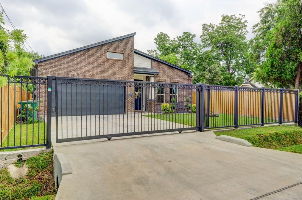 2118 Marnel Rd #a, Houston, TX 77055