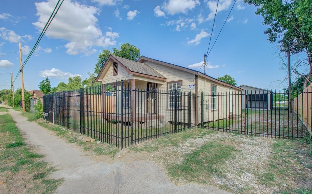 1051 Little York Rd, Houston TX  77091-2264 exterior