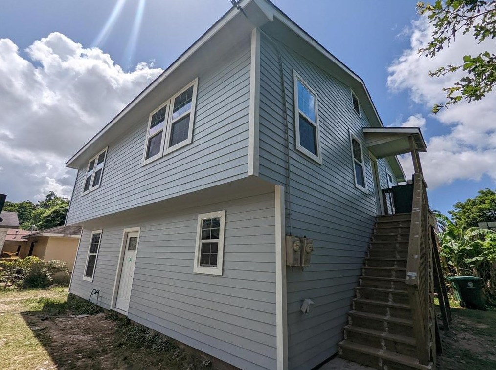 6914 Gonzales St, Houston, TX 77020-6946