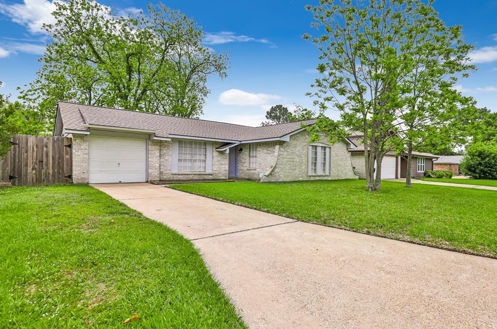 8626 Cottage Gate Ln, Houston, TX 77088-5012