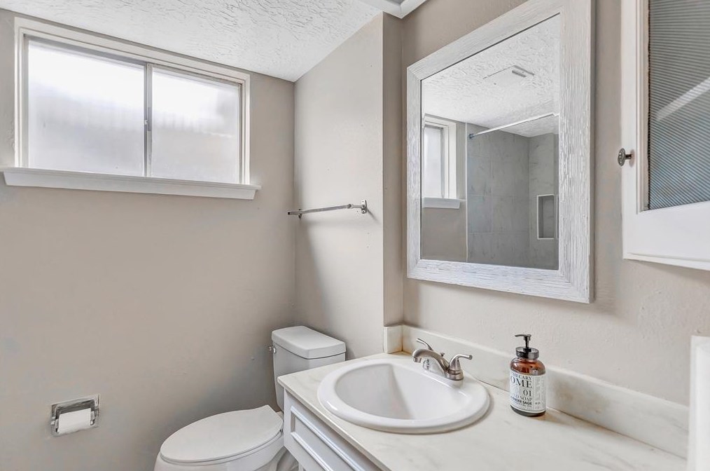 8626 Cottage Gate Ln, Houston TX  77088-5000 exterior