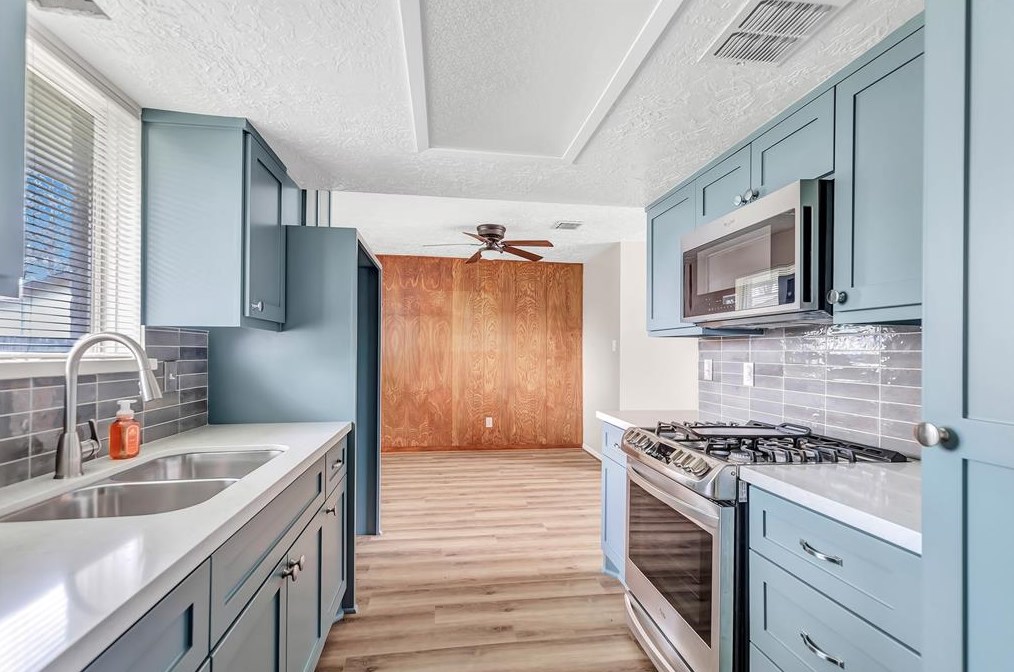 8626 Cottage Gate Ln, Houston TX  77088-5000 exterior