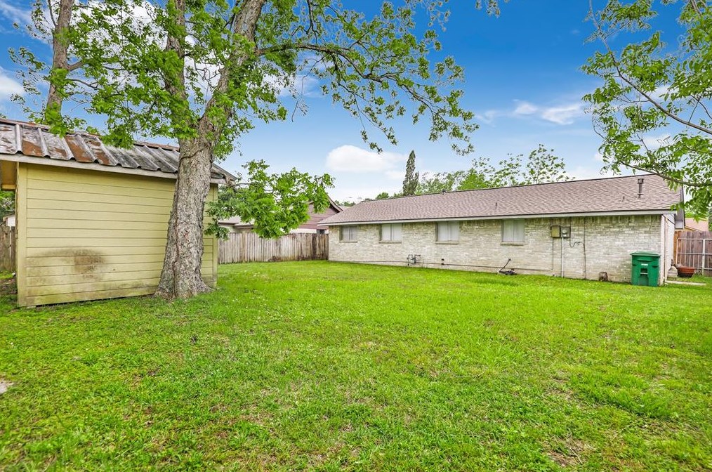 8626 Cottage Gate Ln, Houston TX  77088-5000 exterior