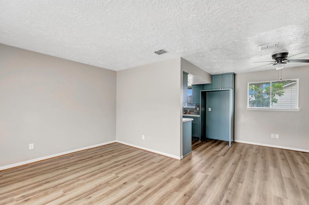 8626 Cottage Gate Ln, Houston TX  77088-5000 exterior