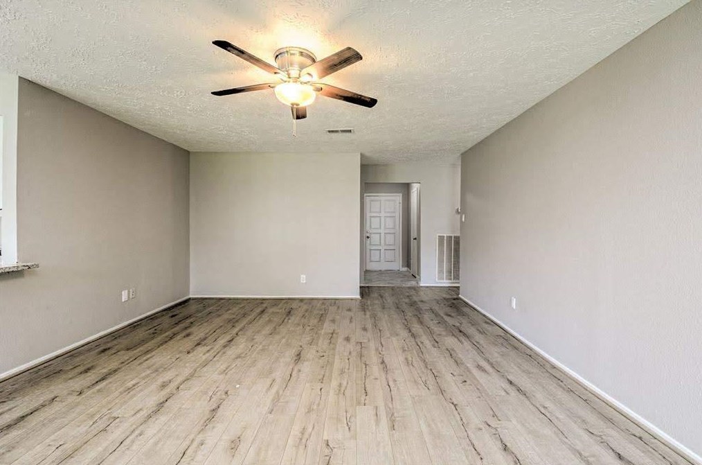 16818 Dutch Ridge Dr, Sugar Land TX  77498-1912 exterior