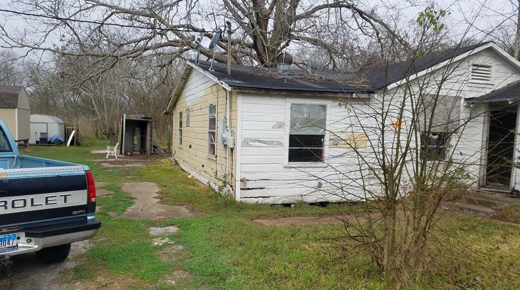 3308 Nolan Ave, Bay City, TX 77414-7057