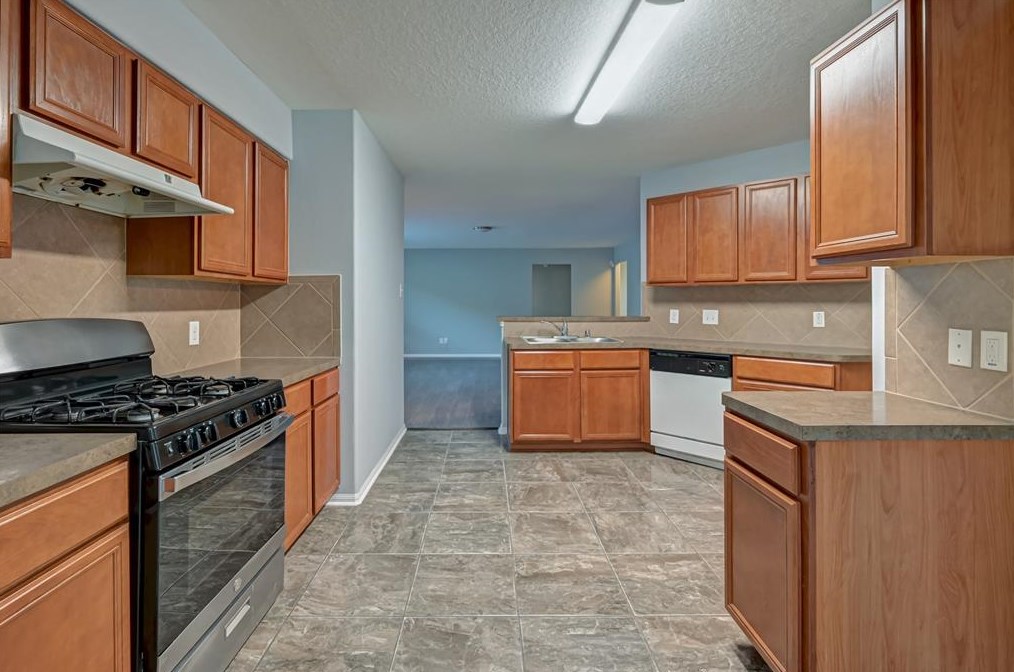 2746 Iris Vly Way, Houston TX  77038-1319 exterior