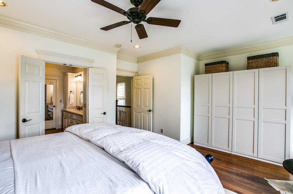 221 24 St, Houston TX  77008-1944 exterior