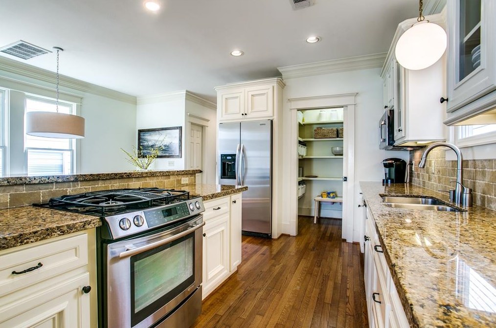 221 24 St, Houston TX  77008-1944 exterior