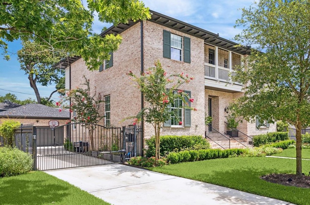 14526 Bramblewood Dr, Houston, TX 77079-6504