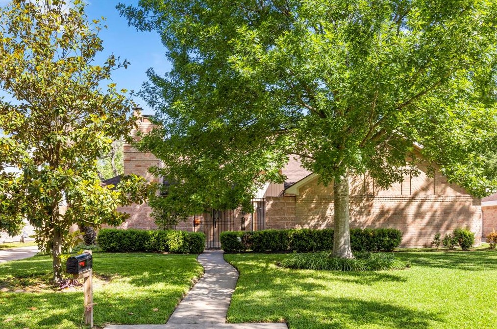 14014 Briar Place Dr, Houston, TX 77077