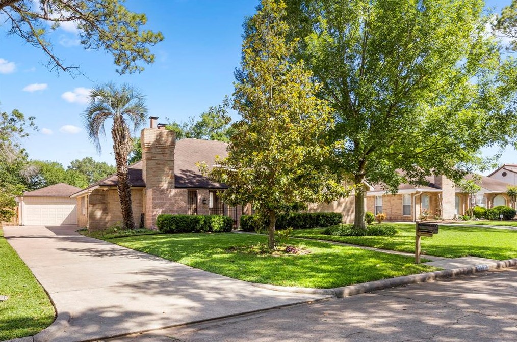 14014 Briar Place Dr, Houston TX  77077-4404 exterior