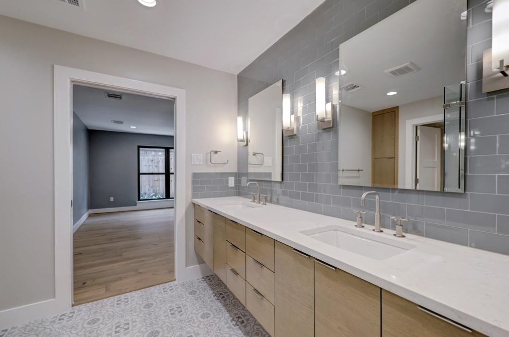 15750 Barkers Lndg Rd, Houston TX  exterior