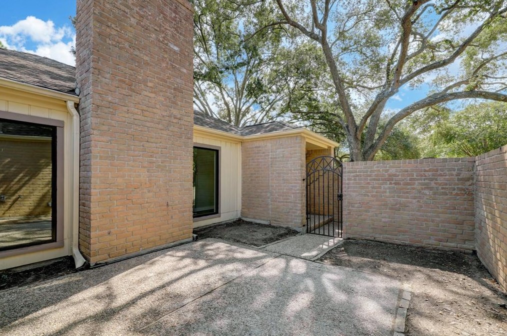 15750 Barkers Lndg Rd, Houston TX  exterior