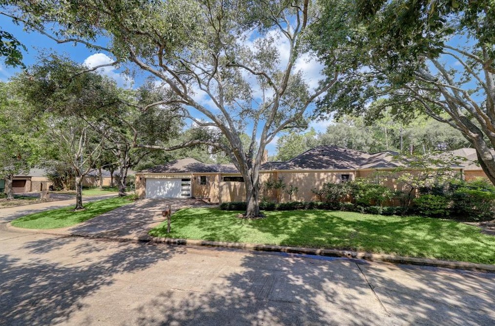 15750 Barkers Landing Rd, Houston, TX 77079-2539