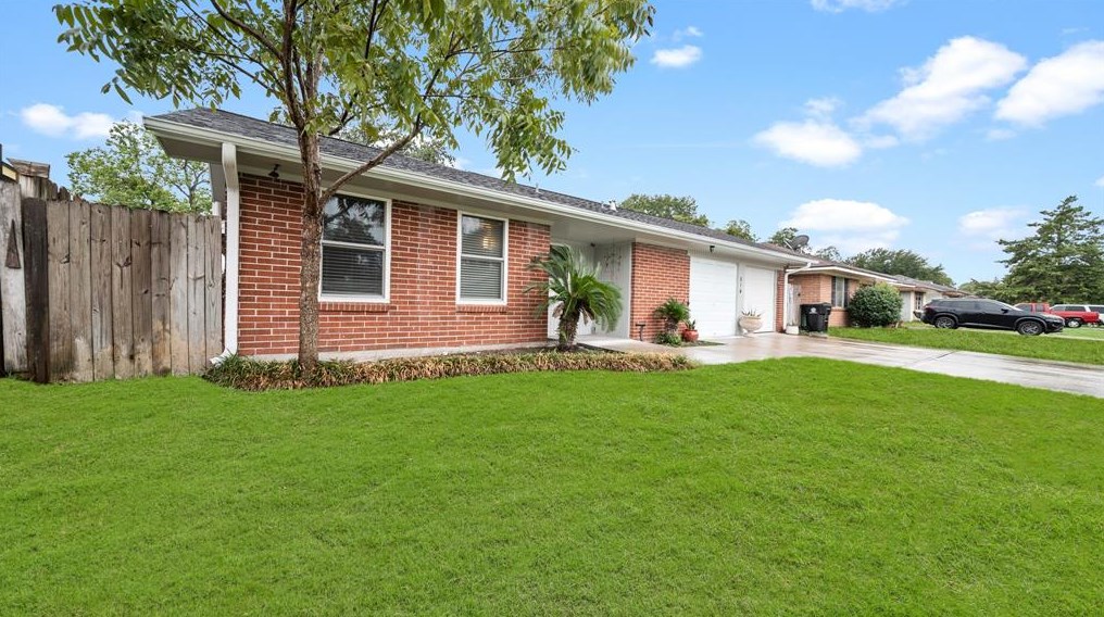 514 Elton St, Houston, TX 77034