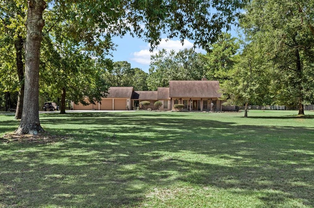 906 Valley Commons Dr, Huffman, TX 77336-4612