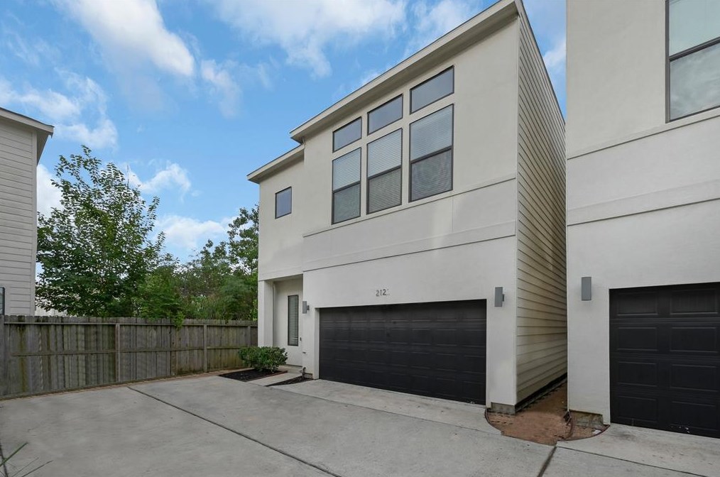 2122 Naomi St, Houston, TX 77054