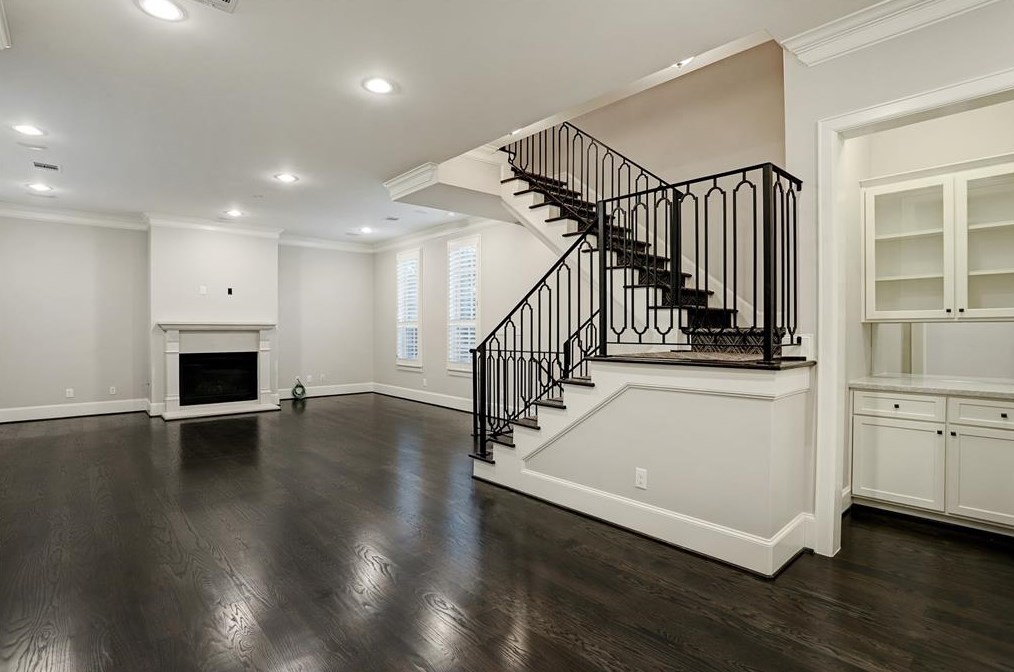2118 Briarglen Dr, Houston TX  77027-3712 exterior