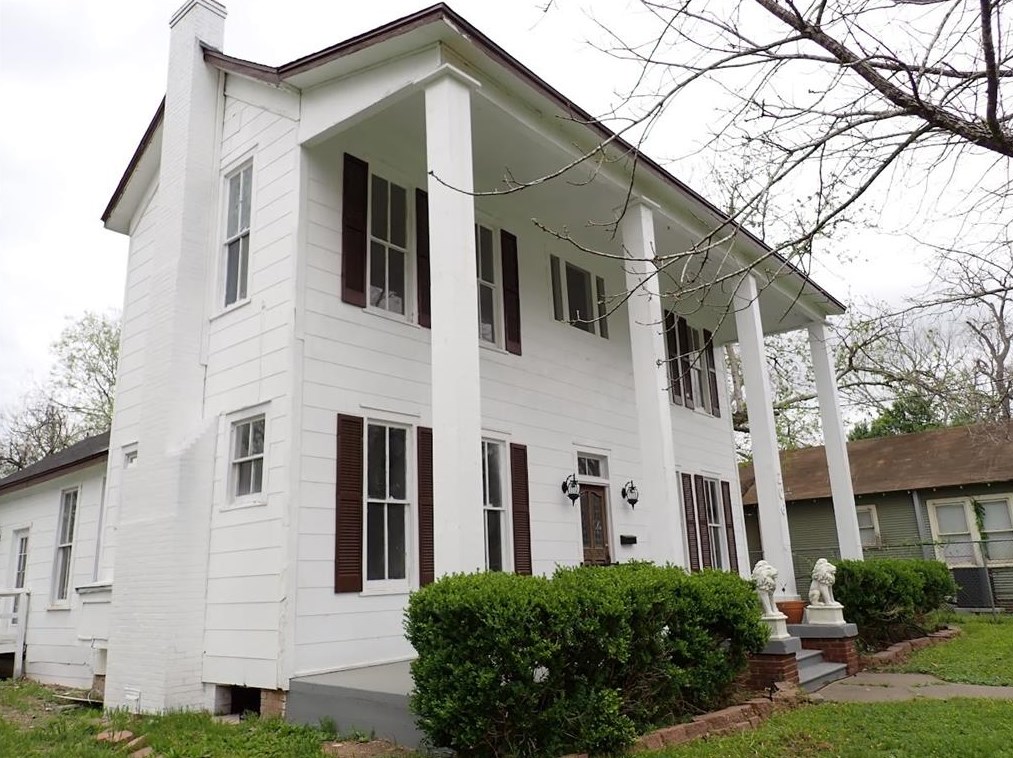 206 1st St, Dinsmore, TX 77488-3006