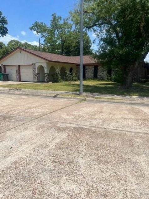 1304 Greenwood Dr, Baytown, TX 77520