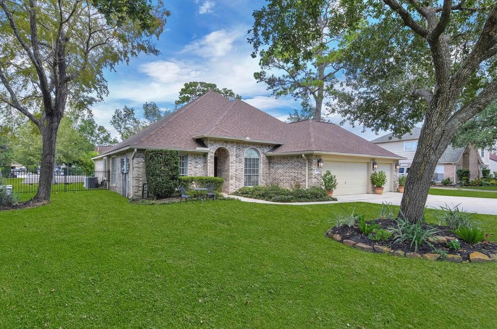 8231 Amber Cove Dr, Humble, TX 77346