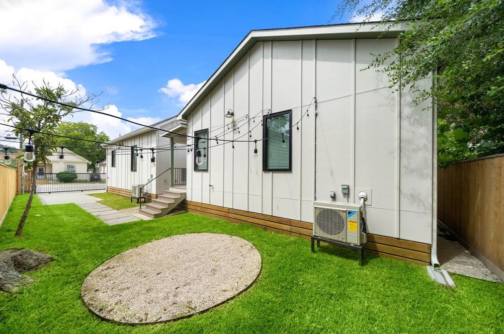 140 Milby St, Houston TX  77003-1931 exterior