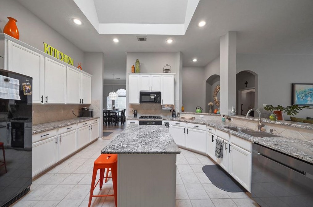 10 Rambling Ridge Pl, Conroe, TX 77385-3551