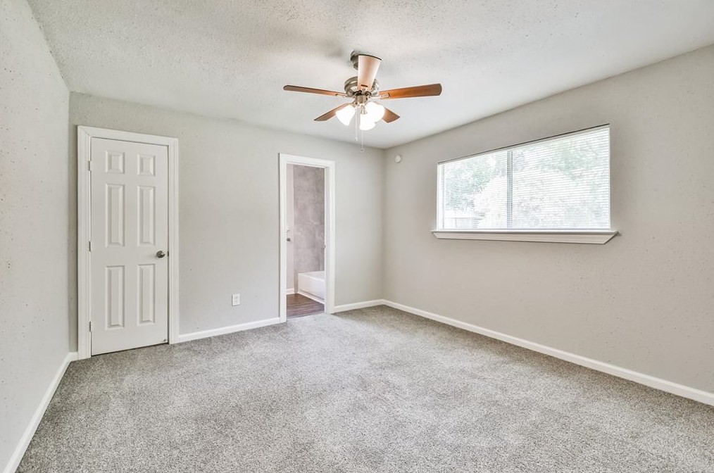 8743 Vly Flag Dr, Houston TX  77078-3738 exterior