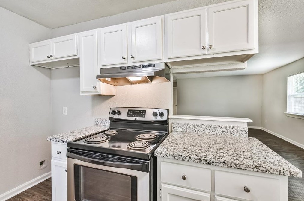 8743 Vly Flag Dr, Houston TX  77078-3738 exterior