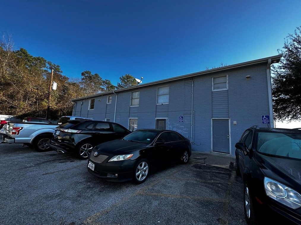 7201 Hallshire Dr #235, Houston, TX 77016