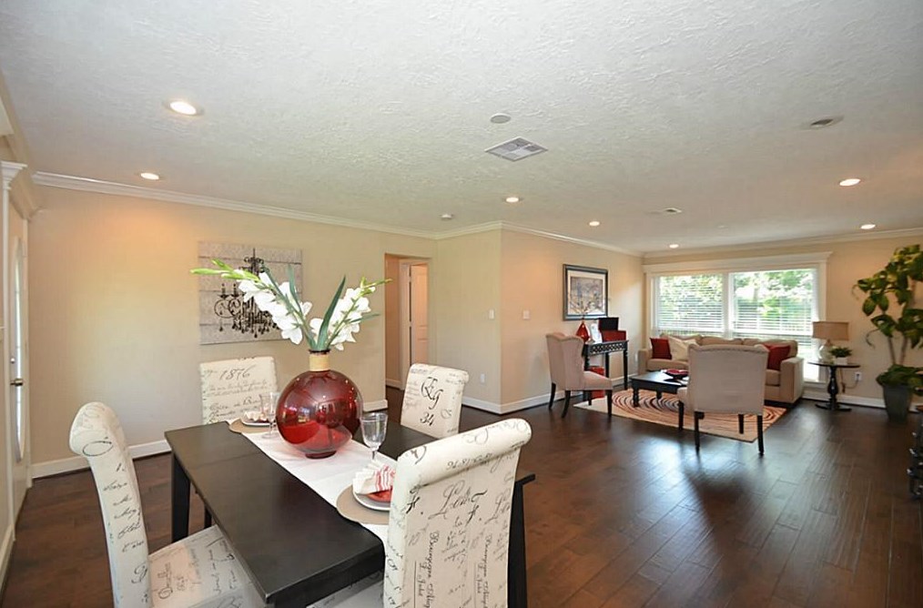 5711 Effingham Dr, Houston TX  77035-4301 exterior