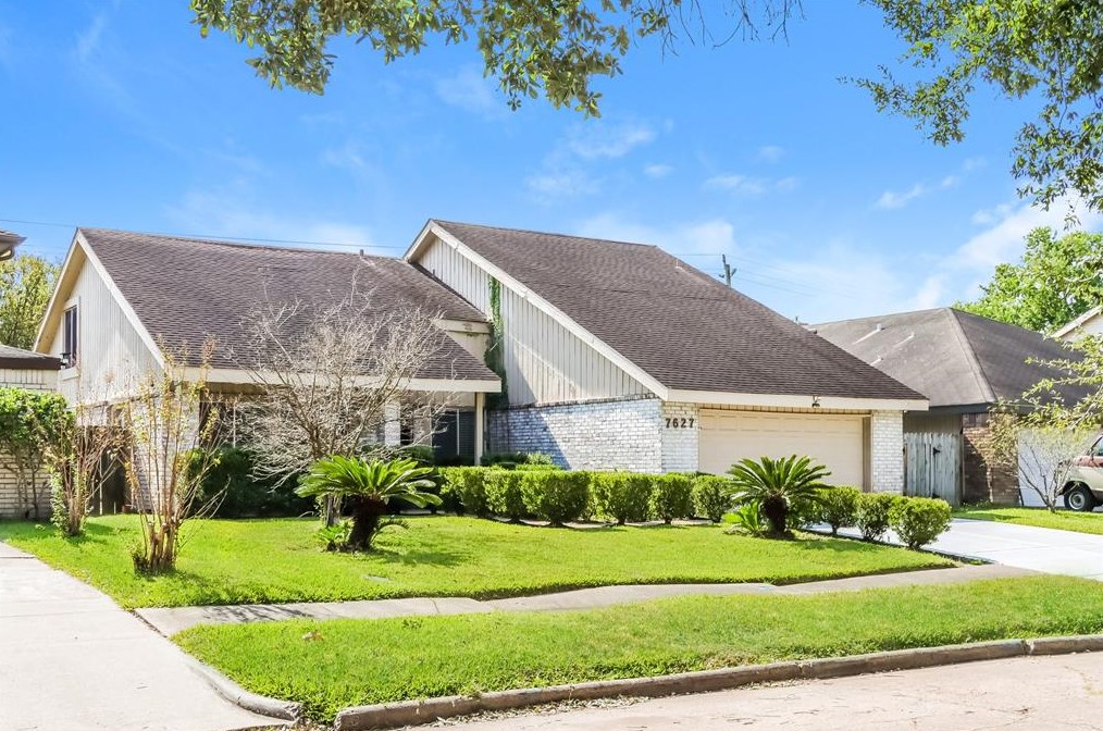 7627 Secretariat Ln, Houston, TX 77071