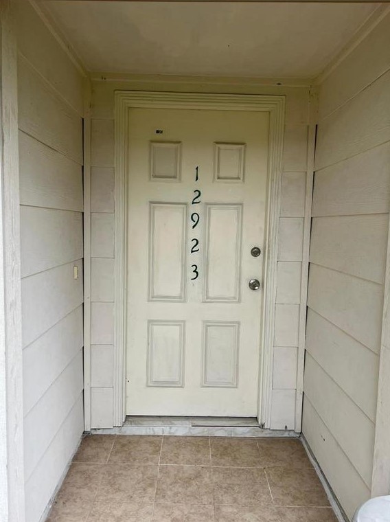 12923 High Star Dr, Houston, TX 77072-1056