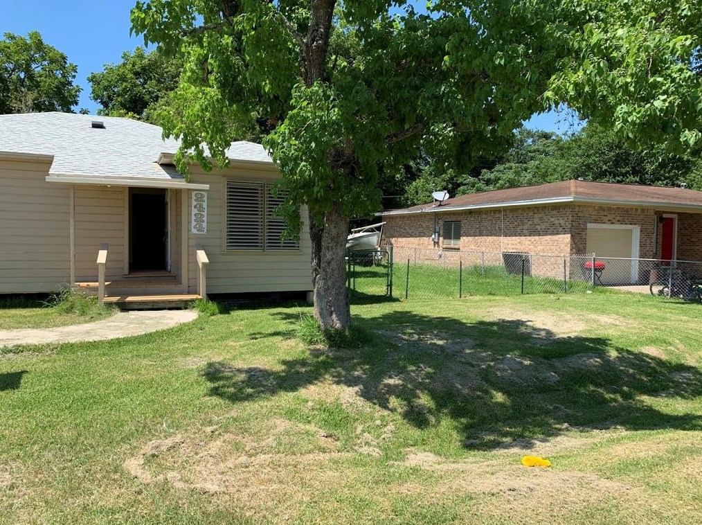2424 Charity St, La Marque, TX 77568