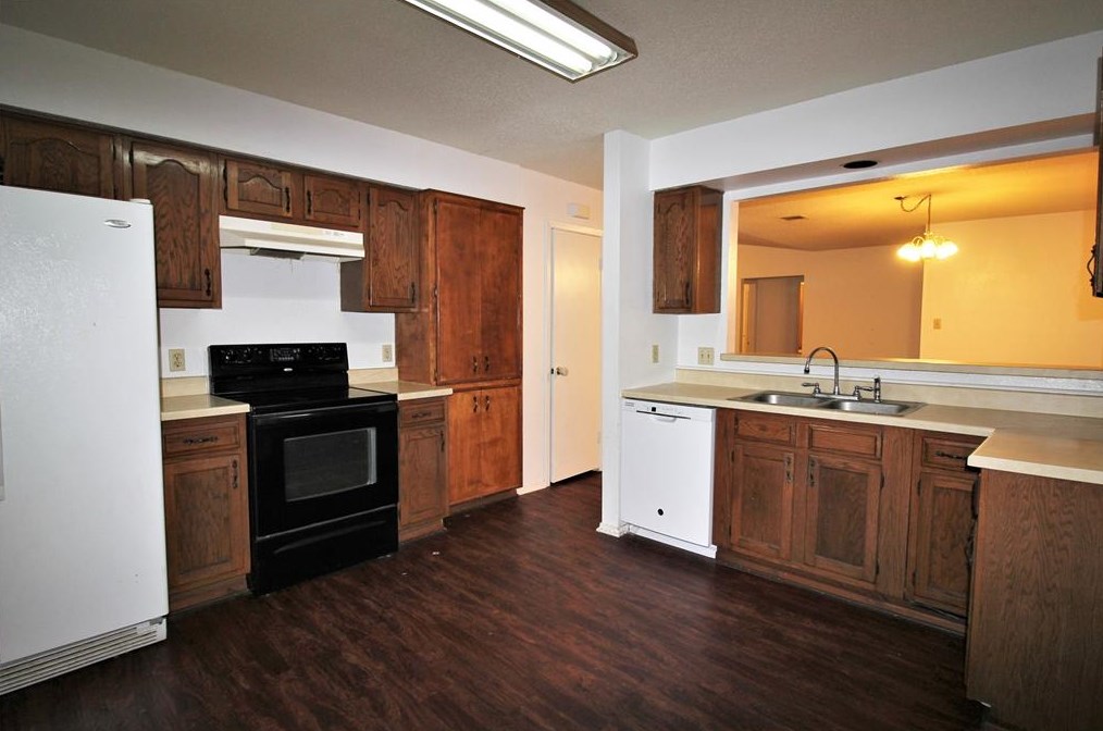 1911 Willow Bend Rd, Dinsmore, TX 77488