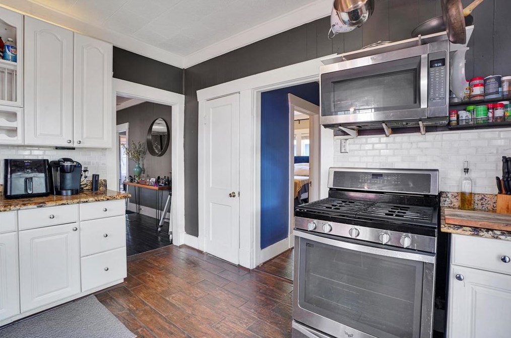 1831 Tabor, Houston TX  77009-6143 exterior