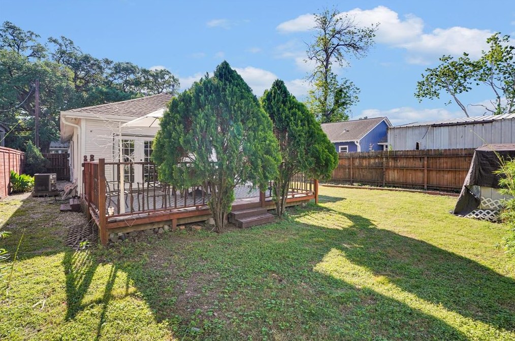 1831 Tabor, Houston TX  77009-6143 exterior