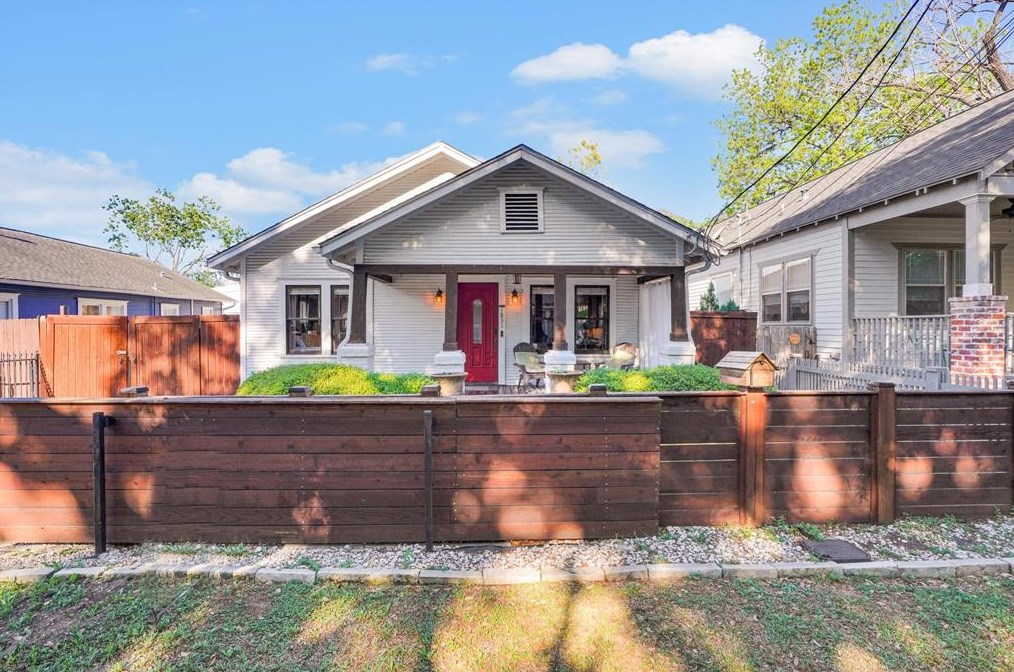 1831 Tabor St, Houston, TX 77009-1248