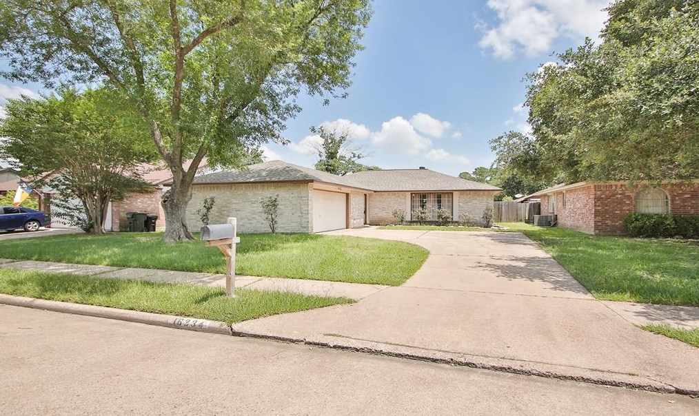 16334 Pebbleglen Dr, Houston, TX 77095