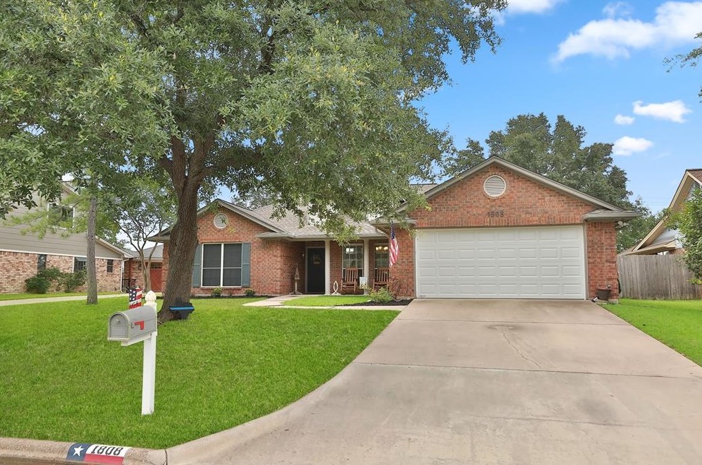 1808 Rosebud Ct, College Station, TX 77845-5564