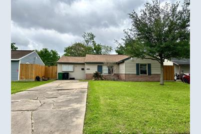 7733 St Lo Rd, Houston, TX 77033 - MLS 71198432 - Coldwell Banker