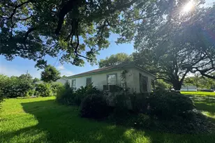 416 Baker Cir, Ames, TX 77575 - Photo 6