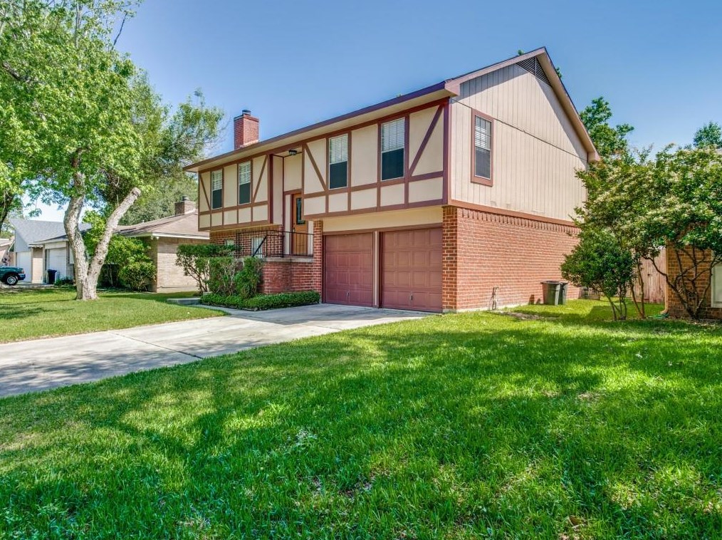 15927 Eastcape Dr, Houston, TX 77598-2519